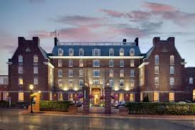 3. Hotel Viking – Rhode Island