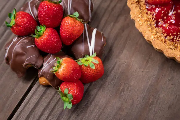 Chocolate-Dipped Pretzels and Strawberries Chocolate Dipped Pretzels and Strawberries