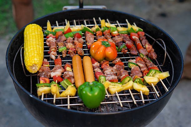 Grilled sausage and bell pepper skewers with onions – an easy and flavorful summer dinner with 5 ingredients