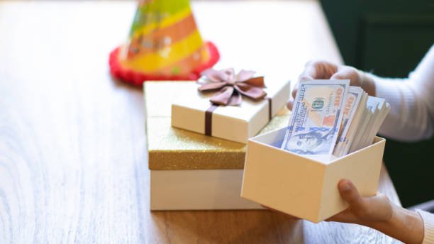 10 budget friendly ideas to organize a surprise party and live elite on a budget1